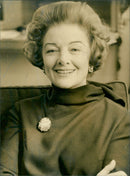 1938 - LOY MYRNA FILMS BUT WHO BIDON SHOULD, LONDON, FASHION - Vintage Photograph