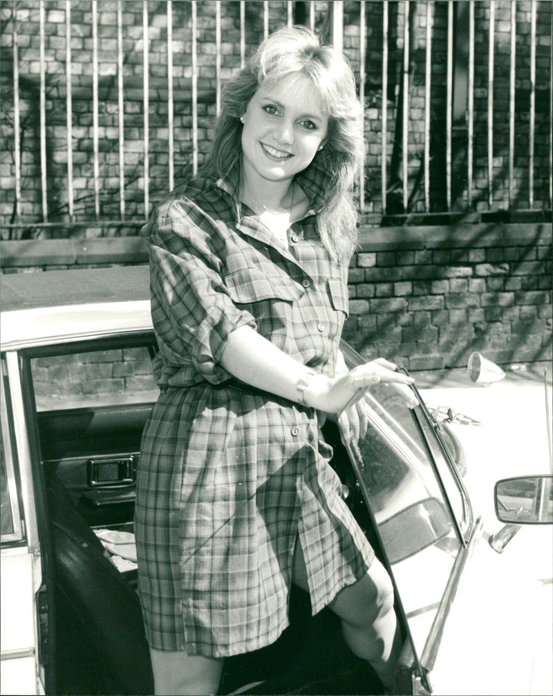 1984 - LYNLEY ERICA ACTRESS LONDON PRETTY EFFERVESCENT, SINGER - Vintage Photograph