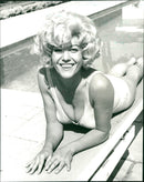 1975 - N OLAN MARGARET ACTRESS SWEENEY THIN THE REGAN NOLAN, FILM - Vintage Photograph