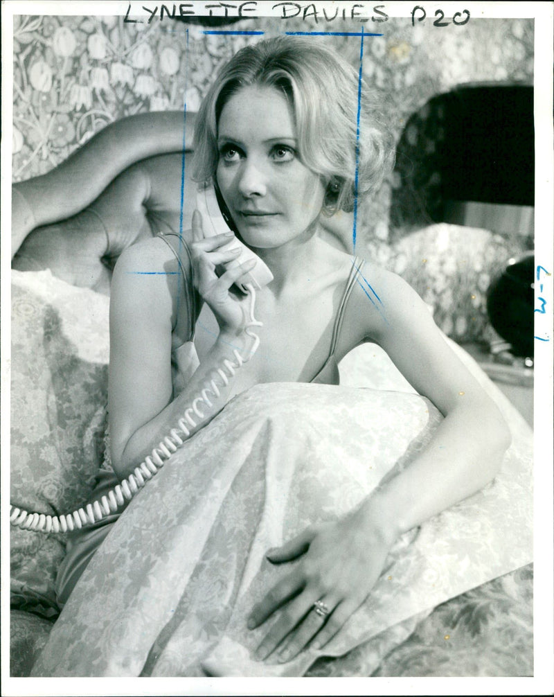 DANIES LYNETTE ACTRESS - SONG ZOWIDE FOUNDATION THE MARY PHILLIPPE LEE BERNARD - Vintage Photograph