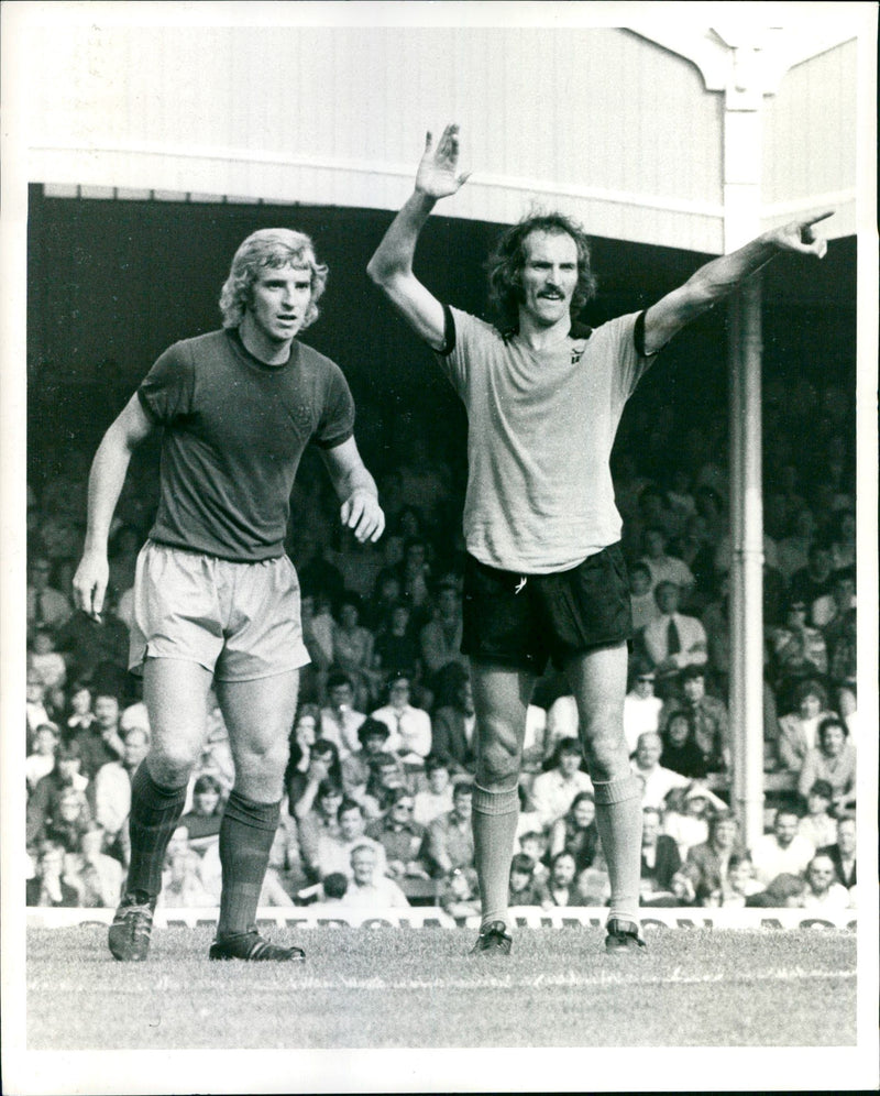 1973 - DOUCAS DEREK FOOTBALL WOLVES F C NEWSPAPERS DIVISIONAL ESERVE LIBRARY - Vintage Photograph