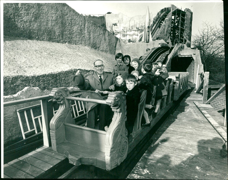 ZALU AMUSEMENTS BELLE VUE - HAN BRENNAN - Vintage Photograph