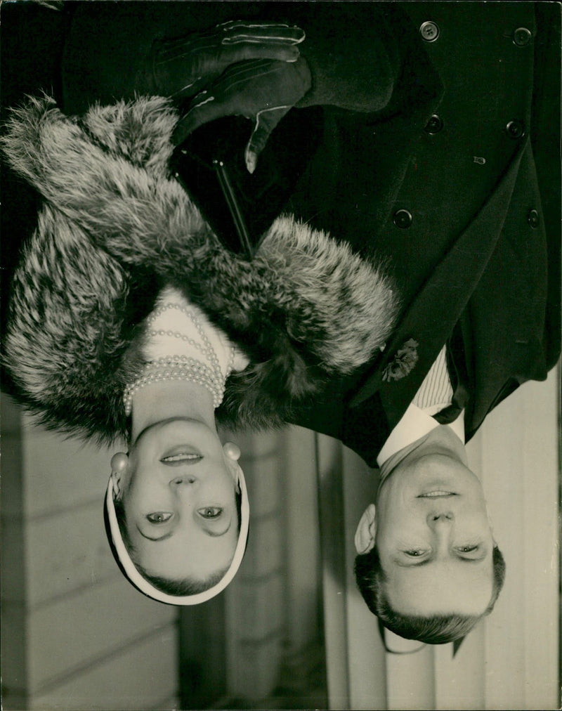 1947 - CAMPBELL NIGE WEDS GOALEN BARBARA SARAH NED NIGEL NIGE

 RUPERT D32, 88 - Vintage Photograph