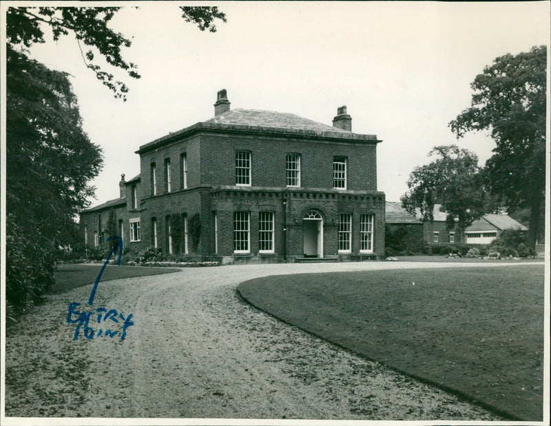 WARTON HALL - SELT MARTON SELL, MOVIE, TE, END - Vintage Photograph