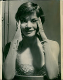 1957 - SEVEN SAKNADE JEST ADAM, PRINCE, FILM, DANCER - Vintage Photograph