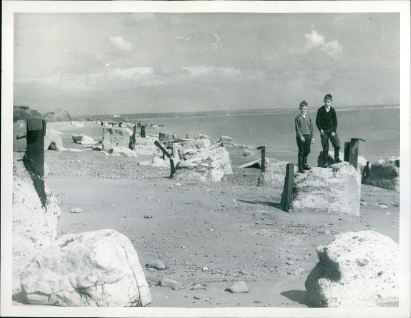 1940 - ULROME CONCRETE INVASION ANTI TANK, - Vintage Photograph