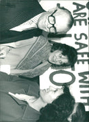 1987 - SIR JOHN MILISAN N UNIDENTISME ALTO MILLS GREENPEACE FILM PREMIERE - Vintage Photograph