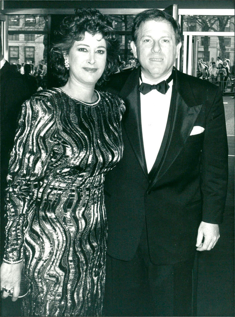 1987 - KOPELSON ARNOLD FILM PRODUCER FIRM PRODUCTS, PRESS, WIFE - Vintage Photograph