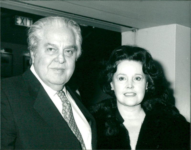 1986 - BROCCOLI ALBERT PRODUCER PROD CUBBY FILM, LONDON, WIFE - Vintage Photograph