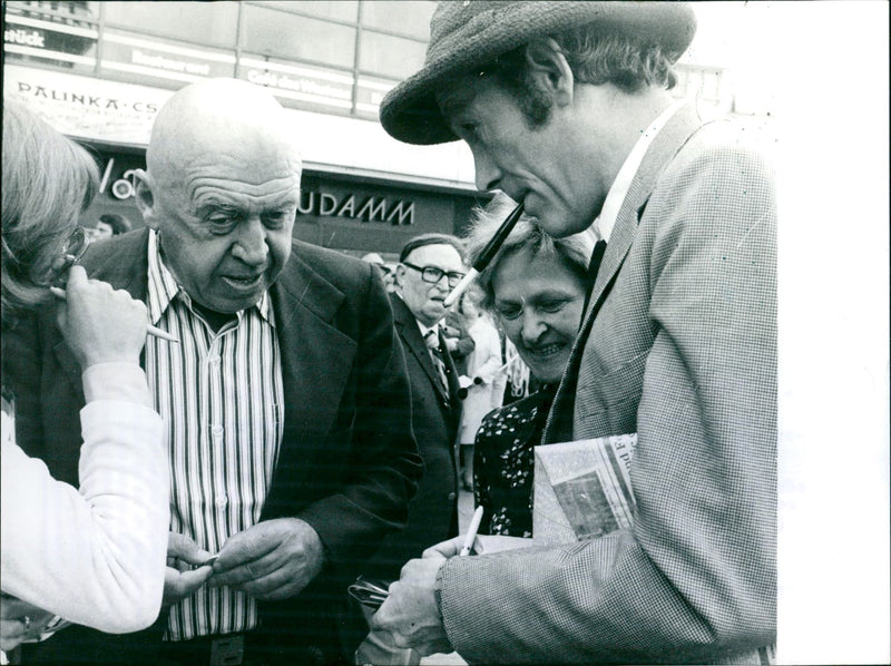 PREMINGER OTTO FILM PRODUCER - AND PETER NAMENSNENNUNG DE, AMERICAN - Vintage Photograph