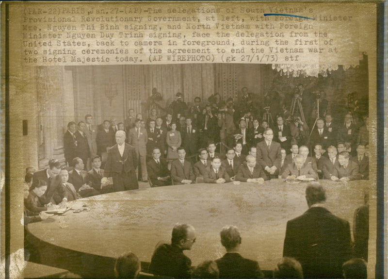 VIETNAM WAR PEACE CONF - MME NGUYEN DUY TRINH, PARIS, FIRST - Vintage Photograph