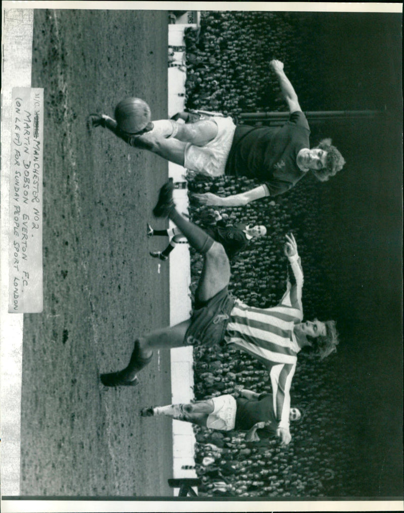 MARTIN BLADEY DASON BERSY C FOOTBALLET EVERTON -, PEOPLE - Vintage Photograph