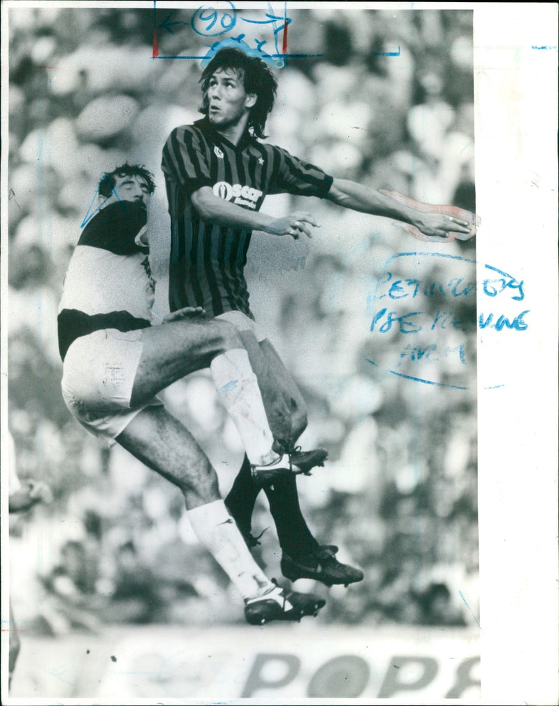 1984 - HATELEY MARK FOOTIEM A C MILAN CANYON KOM ENGLAND HATELET THEN TANK BY - Vintage Photograph