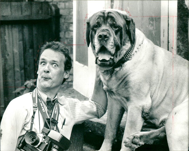 BASS RUSSELL - HEIGHT RUSSACE MM RUSSELL

, MOVIE, TAKEN, LONDON - Vintage Photograph