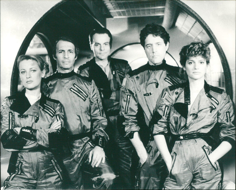 1984 - RADIO TV PROG MURDER IN SPACE PRESS THE OFFICE FROM, FILM, ROBERT - Vintage Photograph