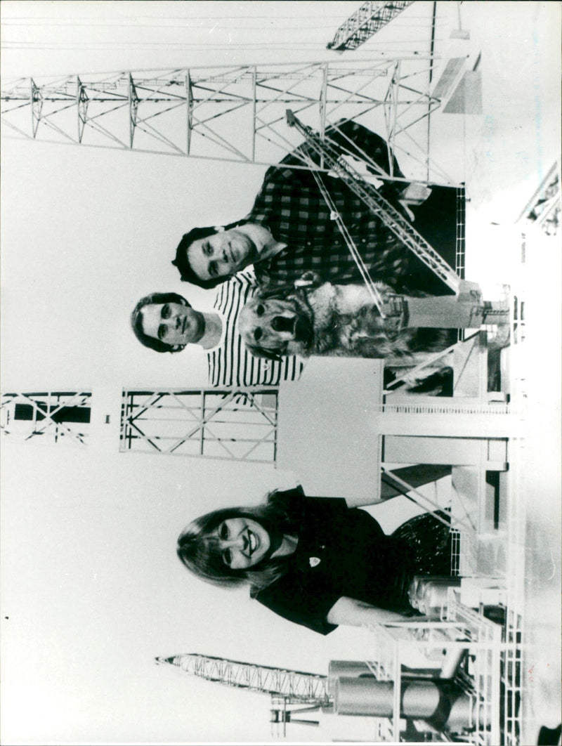 RADIO T V PROG BA BL - BBC FEBRUARY GEFU DUNCAN, GOLDIE, MODEL, PETER - Vintage Photograph