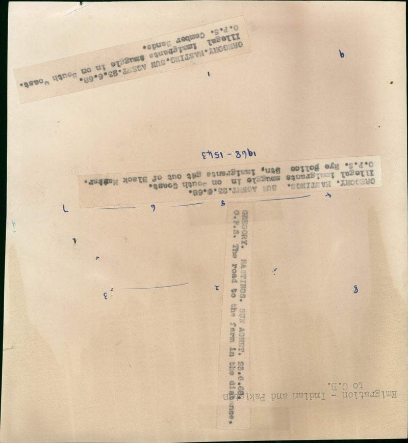 1968 - EMIGRATION INDIANA PAKISTAN TO G B AND, BLACK, FILM - Vintage Photograph