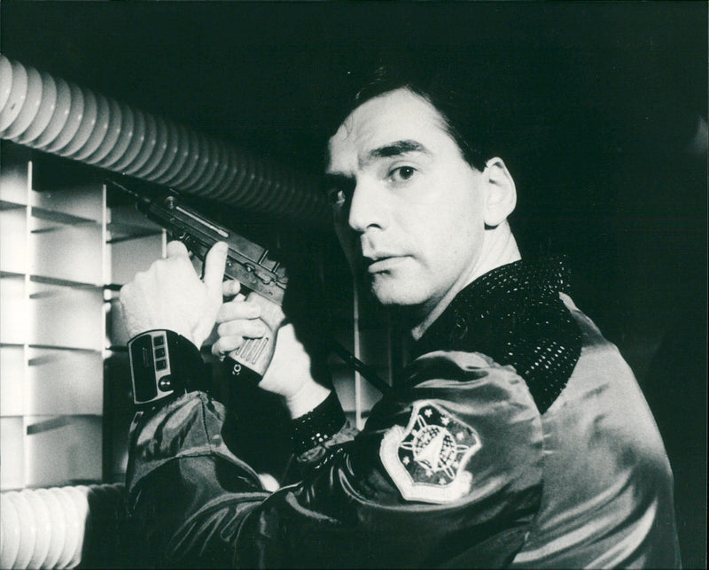 1984 - RADIO TV PROG MURDER IN SPACE PRESS THE OFFICE FROM, FILM, ROBERT - Vintage Photograph