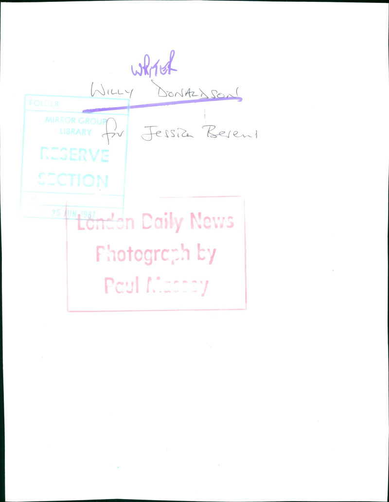 1987 - DONALDSON WILLY WRITER WHITE THE, SECTION, LONDON - Vintage Photograph