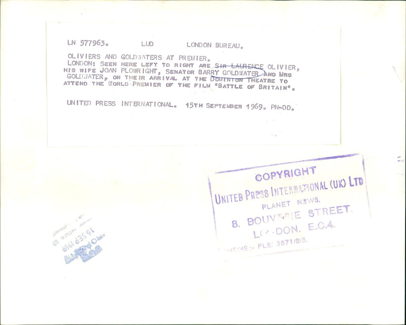 1969 LAURENCE OLIVIER BARRY GOLDWATER JOAN PLOWRIGHT TRACE FILM UNITED PRESS - Vintage Photograph