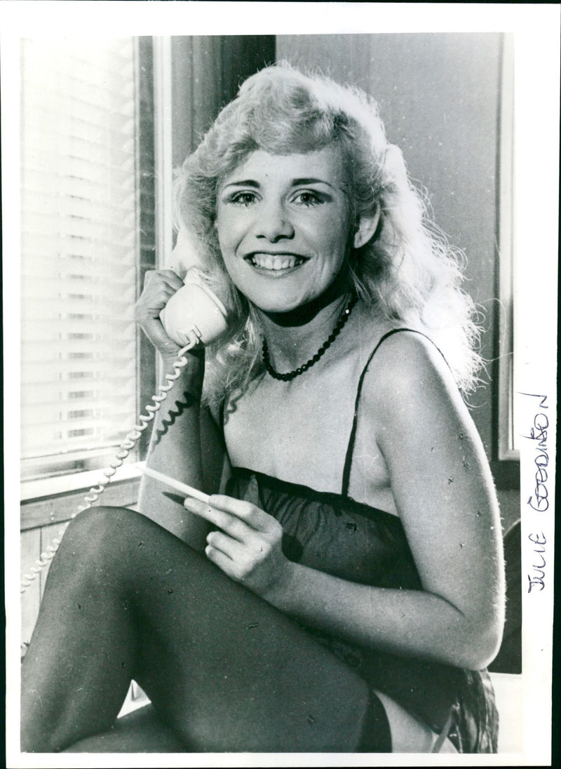 1916 - GOODIN SON JULIE KISSAGRAM GIRL RECENT JULLE JONES ALI ALAN, MODEL - Vintage Photograph