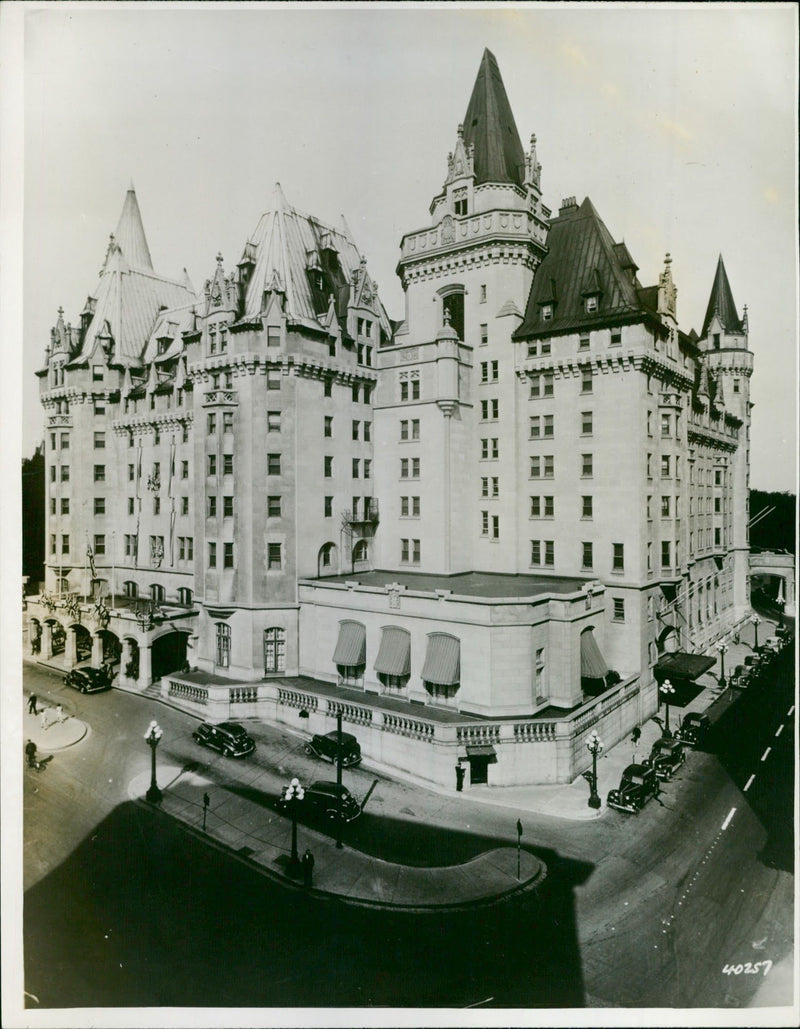CITANA CHYSTAL CITY OF CONDA - CANADAS HIRE HOTEL FINEST QUTON, KING, QUEEN - Vintage Photograph