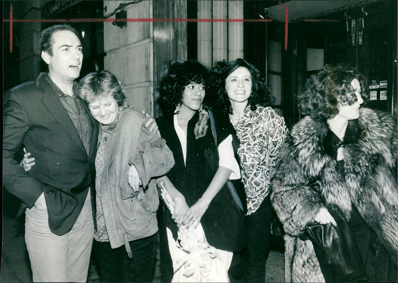 PLANTE LYNDA LA WRITER - CEYHALLDRARY 1213 RICHARD MM, SHOW, AMERICAN - Vintage Photograph