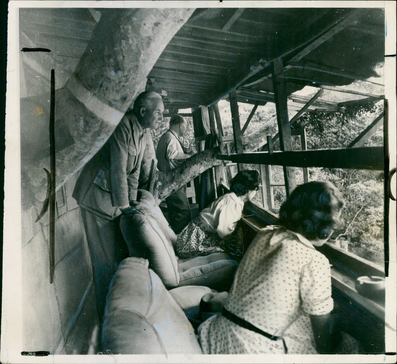 1952 - KENYA TALABA CAPITAL CITY NAIROBI ROYAL EAS ELIZABETH, PRINCESS - Vintage Photograph