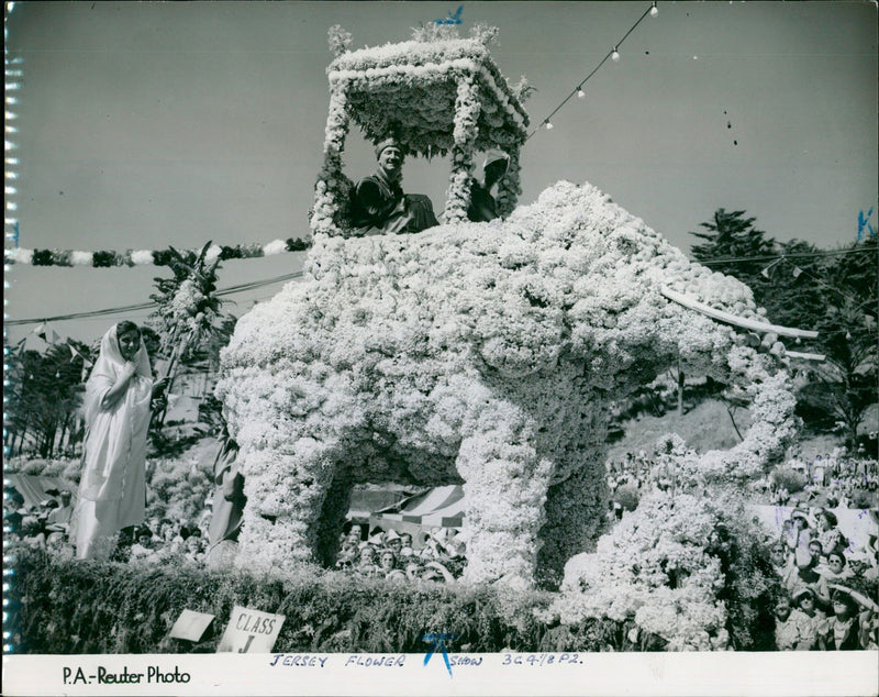 1951 - CHANNEL ISLES JERSEYS BLE KAUT FILMITN BY REUTER PA, II, WAR - Vintage Photograph