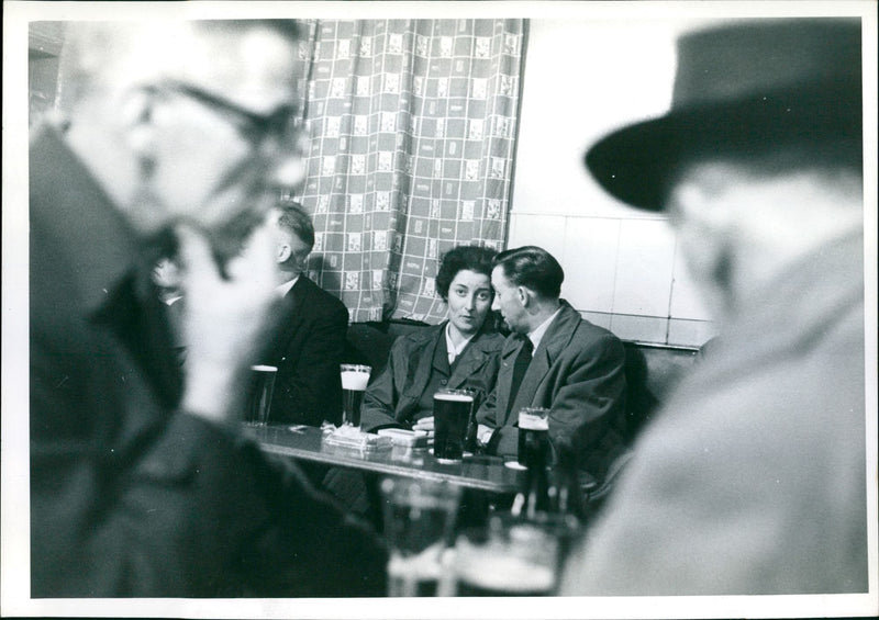 FINCHER, HOUSE, ENGLAND - Vintage Photograph
