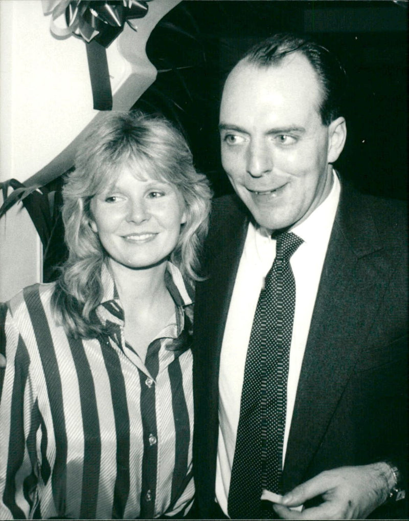 1986 - CADELL SERSON ACTOR BORN SIMON CROFT REBECCA, LONDON, MODEL, ACTRESS - Vintage Photograph