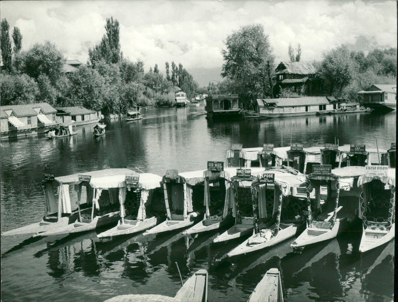 INDIA KASHMIR - KASHMIRS CITY SRINAGAR, LONDON, HOUSE, PRESS - Vintage Photograph