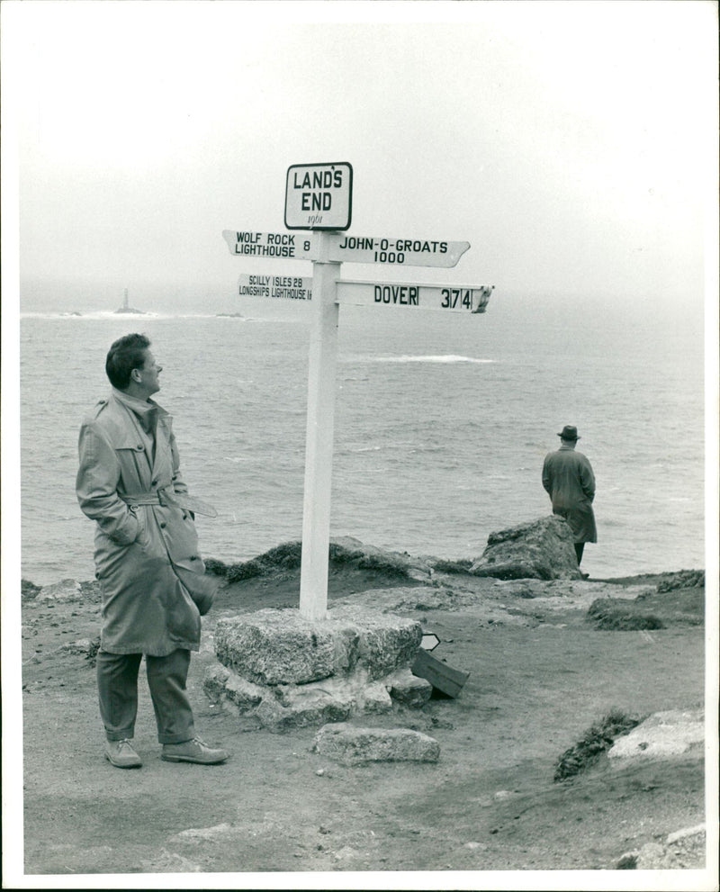 1901 - LANDS END FINCHER, JOHN, ROCK - Vintage Photograph
