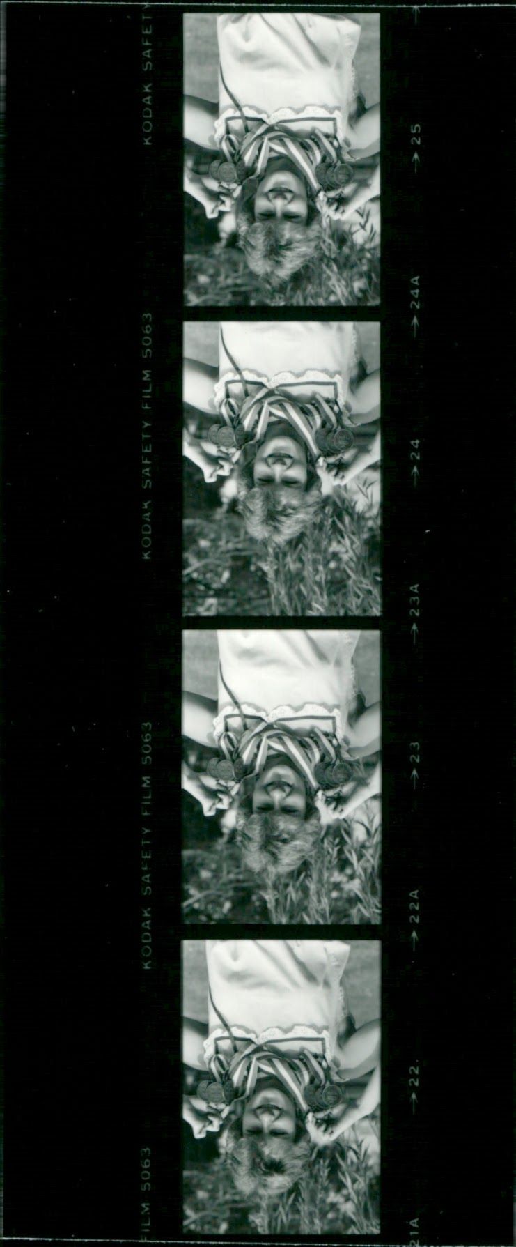 REB LONDON SUMMER SONNE SUSAN LEVITT PEOPLE - FILM - Vintage Photograph