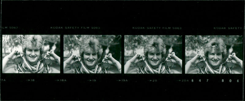 REB LONDON SUMMER SONNE SUSAN LEVITT PEOPLE - FILM - Vintage Photograph