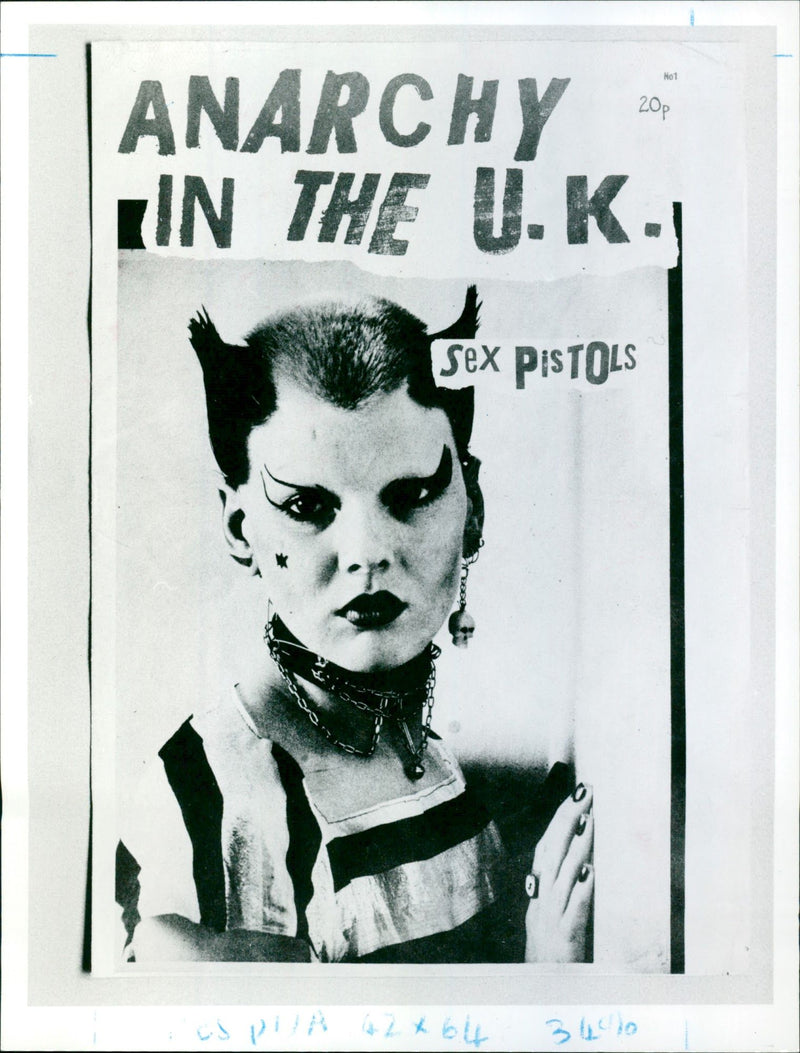 No1 20p ANARCHY IN THE U.K. Sex PisTOLS us PUA 42 t . est F Soo LUCAS DI - Vintage Photograph