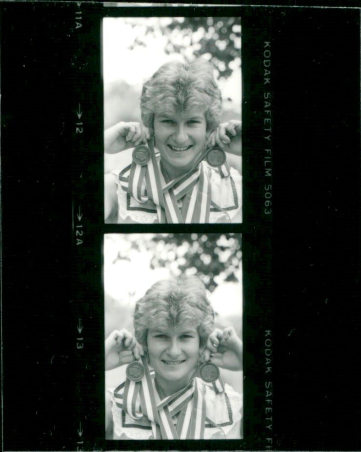 REB LONDON SUMMER SONNE SUSAN LEVITT PEOPLE - FILM - Vintage Photograph