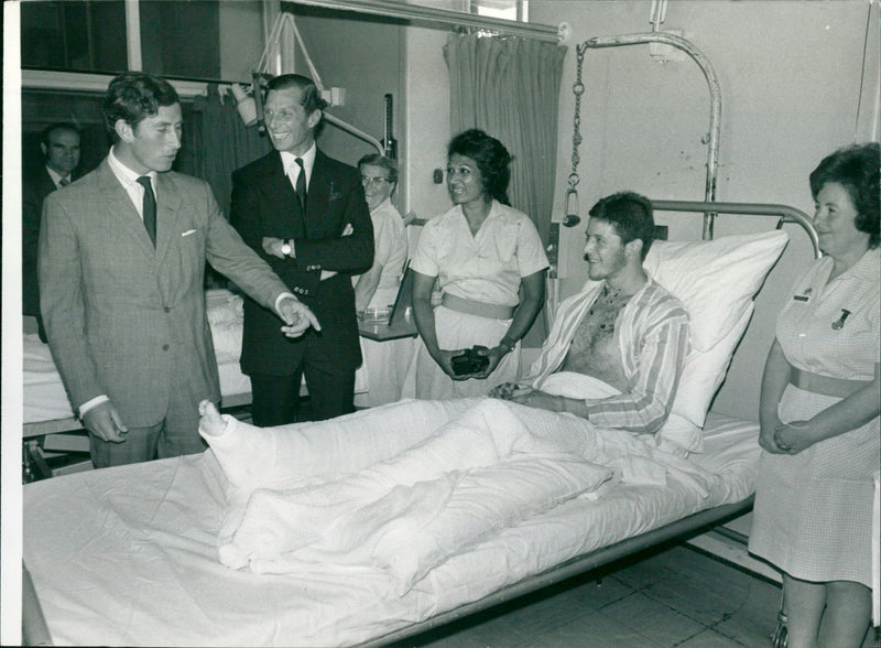 1975 - PRINCE CHARLES VISITS PUB WILLIAMS DAVID - Vintage Photograph