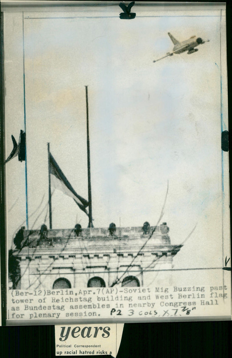 GERMANY BERLIN BUILDINGP REICH SAG GEM - PLANE SOVIET FIGHTER, AMERICAN, FILM - Vintage Photograph