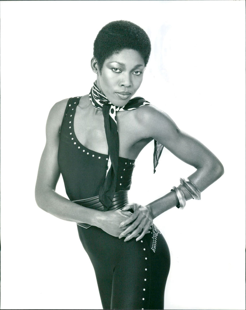 1982 - FINCH DELLA MODEL EYED STUNNING DEILA BRIGHT, FILM, WAR, ACTRESS - Vintage Photograph