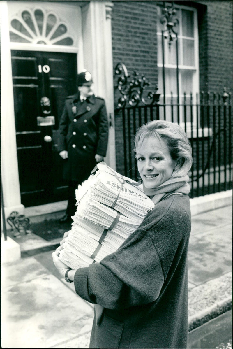 FRANCIS CLARE YACHTSWOMAN - SIGNATURE WITH, SECOND, PHOTOGRAPH, PEOPLE - Vintage Photograph