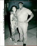 PERRY WILLIAM AMERICAN FOOTBALL STAR - AUG TEL 2BP EC4A, LONDON, WIFE - Vintage Photograph