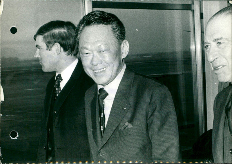 1972 WERE VAN SIJA AFTERNOON WIFE PREMIER KUAN HEAD NATIONAL - Vintage Photograph