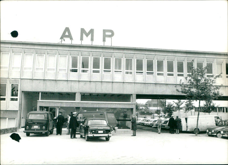 1972 CACHES PARK DROITE ETAIENT VAN EITE LES HOLD ROBBERY ROYAL CONCERT - Vintage Photograph