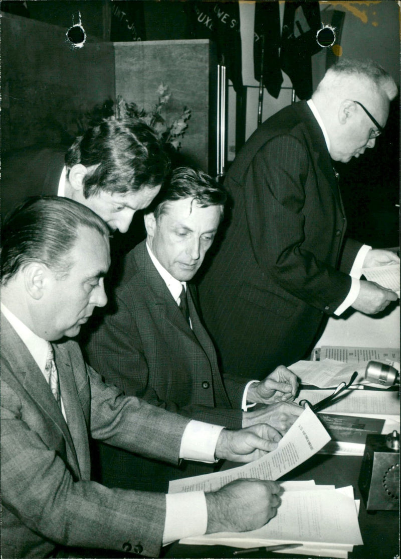 1972 DEBUTE PALAIS SAMEDI APRED DURANT LALOCUTION PRESIDENT ROYAL CONCERT - Vintage Photograph