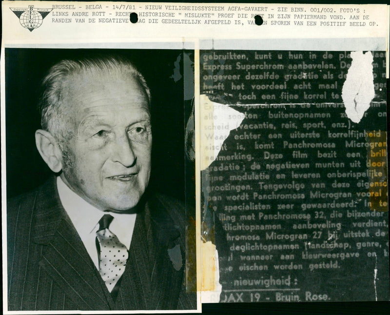 1981 PIETERE GENT GENERAL STAF RICE WITHDRAWAL ROBOT DAUGHTERS FILM - Vintage Photograph