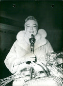 YVES ETE AVEC LAISSANT LATTENDAIENT MONROE EST MON FILM MARILYN PARIS - Vintage Photograph