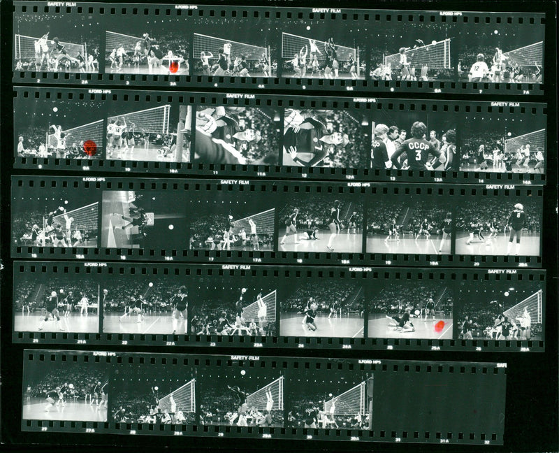 WOLKOWA CLUNDER KIRILOVA PIERSMA HOOYMANS OGUIENKO HOOY MANS FILM - Vintage Photograph