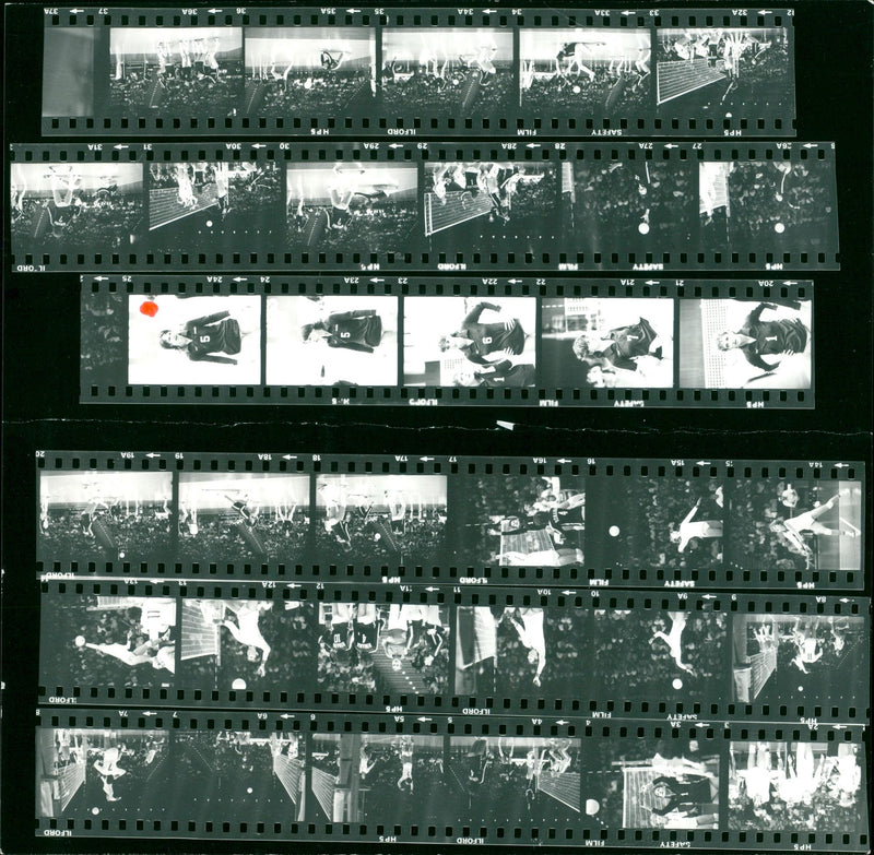 1985 VOWUNCA ESTERSCHAFTEN WOMEN ROMANIA ESTERSCHEINEN OFRO FILM - Vintage Photograph