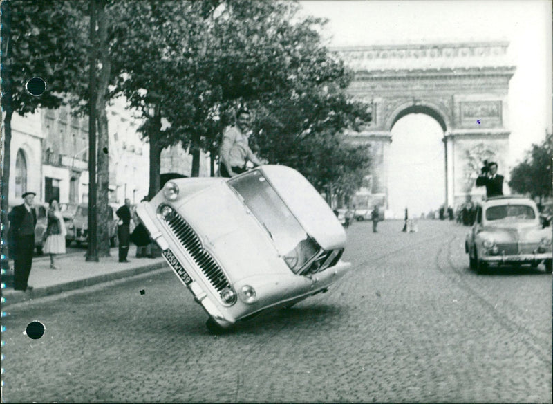 SUIVRE EVOLUTIONS PAR QUE MANQUE PREVENTION DETRE FEVER LAV PARIS JEAN FILM - Vintage Photograph